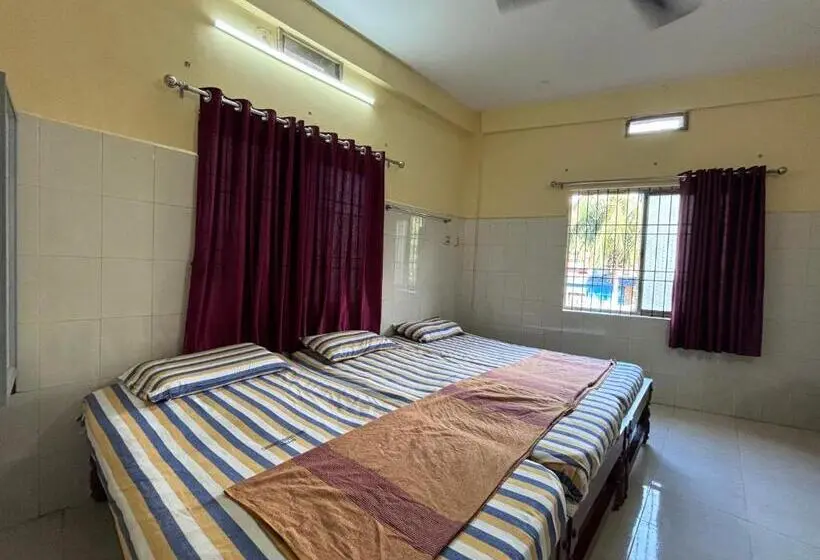 エコノミートリプルルーム, Chinmayi Tourist Home   Opposite To Temple Only 50 M