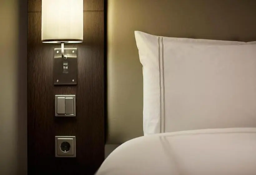 Standard Kolmen Hengen Huone, Premier Inn Dresden City Zentrum