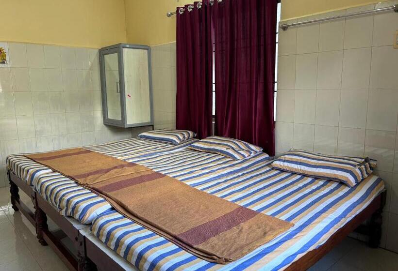 经济型三人房间, Chinmayi Tourist Home   Opposite To Temple Only 50 M