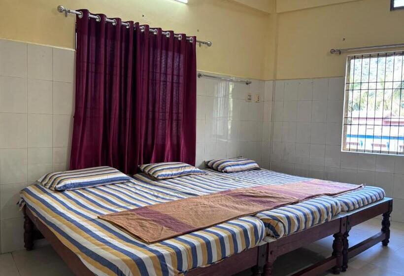 经济型三人房间, Chinmayi Tourist Home   Opposite To Temple Only 50 M