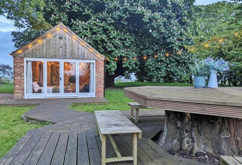 豪华洋房, The Old Forge