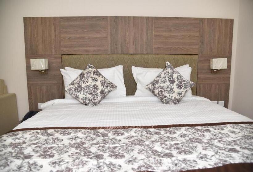 디럭스 룸, Variety Inn