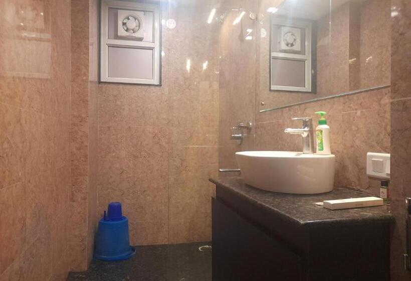 디럭스 룸, Variety Inn