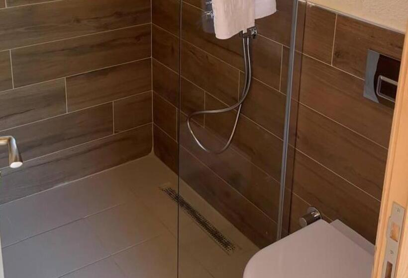 标准三人间, Yuva Eco Centre