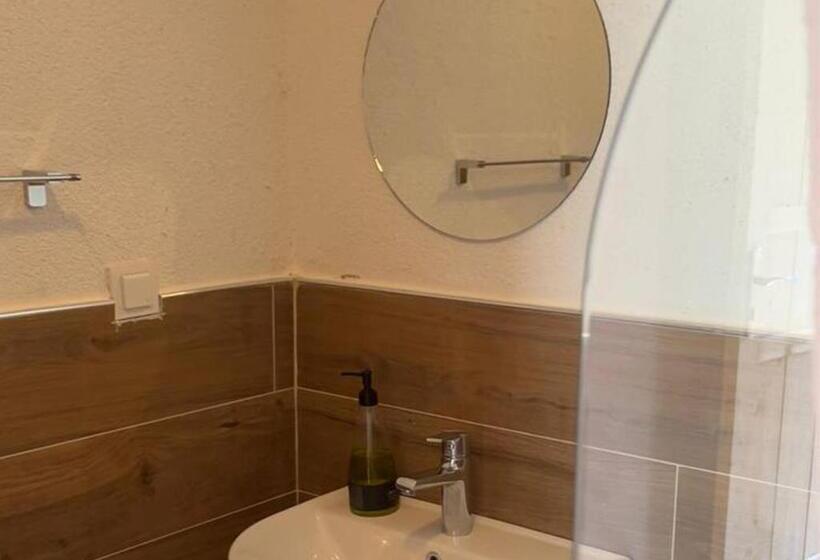 标准三人间, Yuva Eco Centre