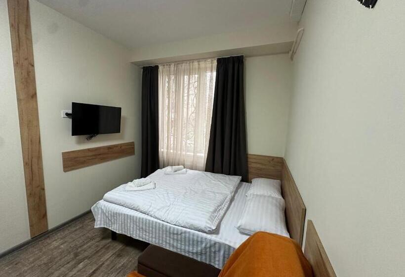 اتاق استاندارد چهار تخته, Modern Apartments Uzhgorod