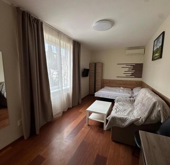 スタンダード4人部屋, Modern Apartments Uzhgorod