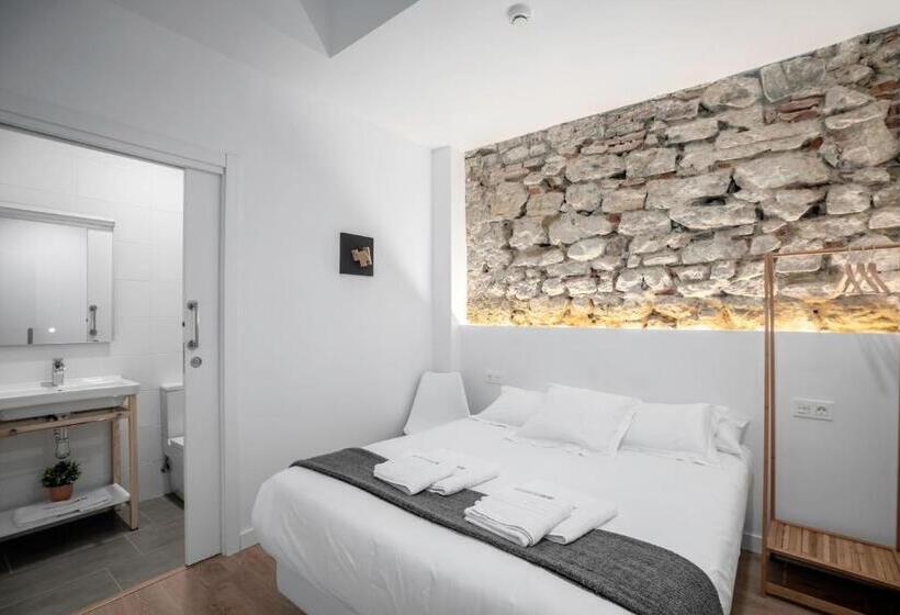 غرفة قياسية, 32 De Agostos