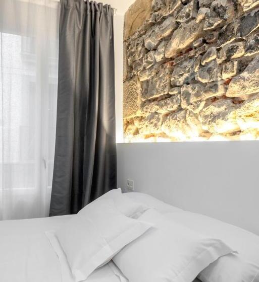 غرفة ديلوكس, 32 De Agostos