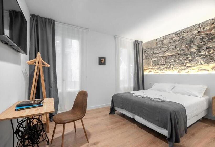 غرفة قياسية, 32 De Agostos