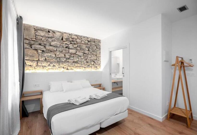 غرفة قياسية, 32 De Agostos