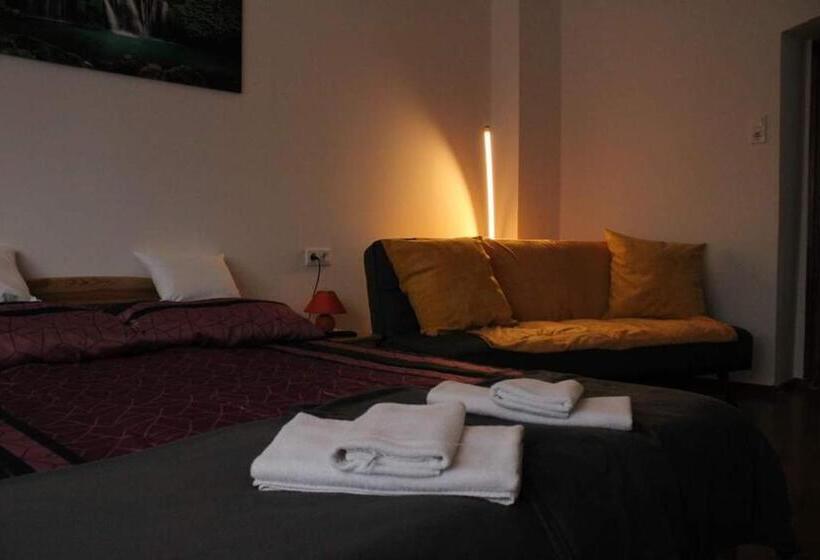 חדר סטנדרט לארבעה, Pikoló Vendéglő és Vendégház