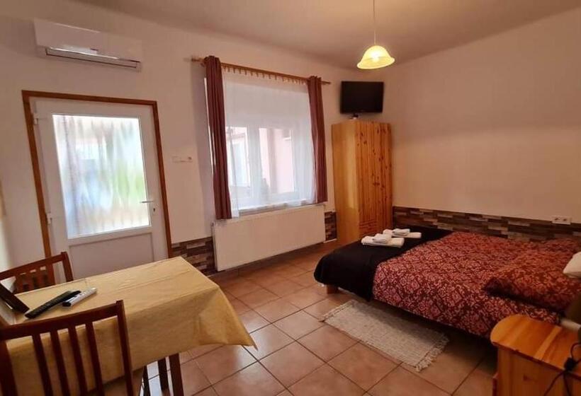 חדר סטנדרט, Pikoló Vendéglő és Vendégház