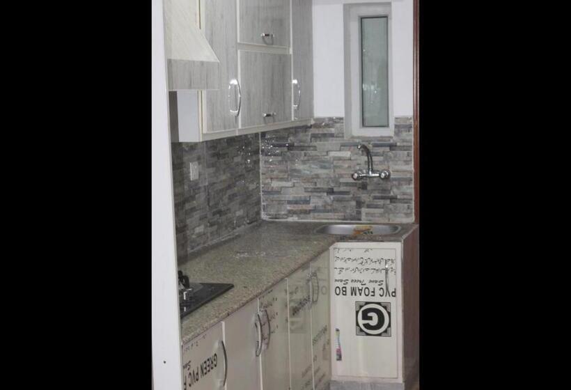 اتاق لوکس با بالکن, Zaviya Guest House Islamabad