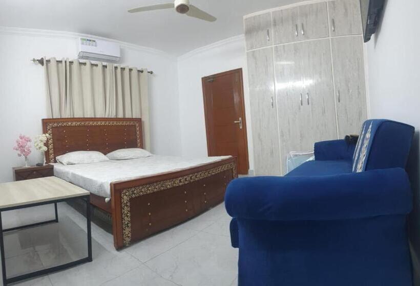اتاق لوکس با بالکن, Zaviya Guest House Islamabad