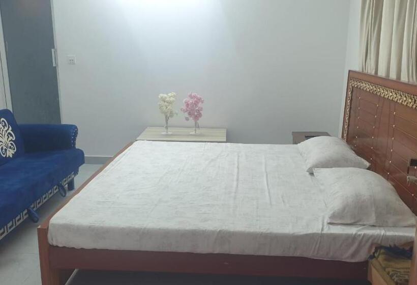 اتاق لوکس با بالکن, Zaviya Guest House Islamabad