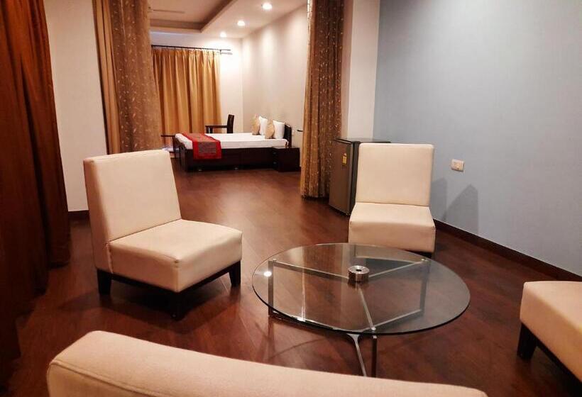 キングサイズベッドのスーペリアルーム, Manor Inn Suites Executive Suite