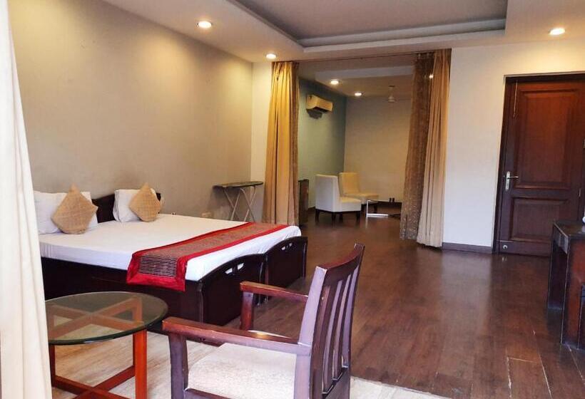 キングサイズベッドのスーペリアルーム, Manor Inn Suites Executive Suite