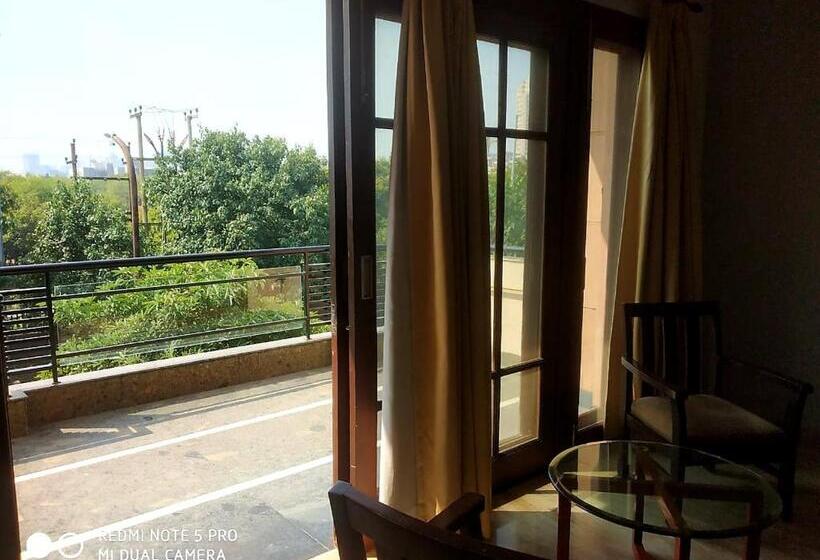 キングサイズベッドのスタンダードルーム, Manor Inn Suites Executive Suite
