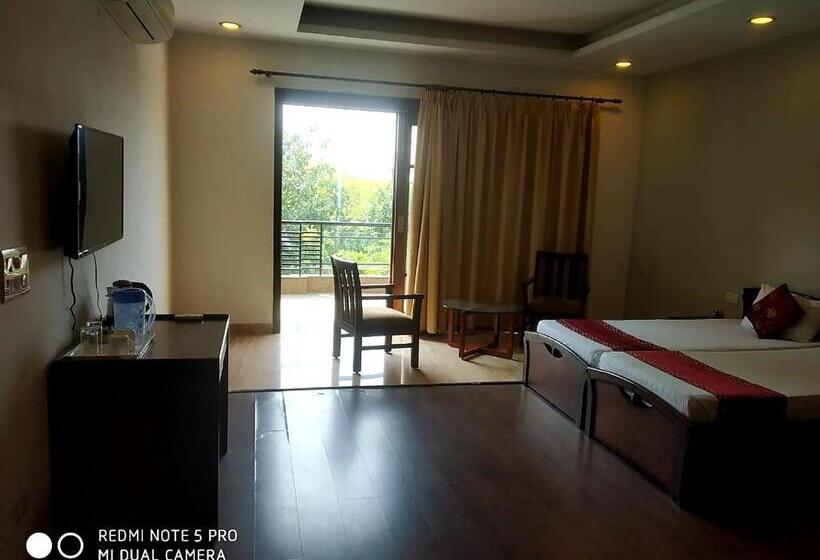 キングサイズベッドのスタンダードルーム, Manor Inn Suites Executive Suite