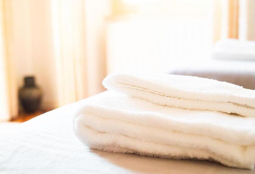 اتاق لوکس با بالکن, Casa Amrita, Yoga B&b