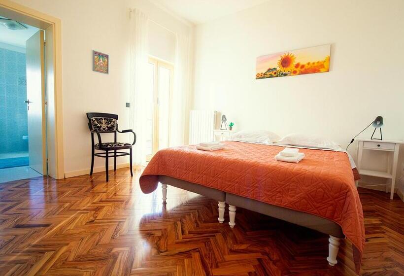 اتاق لوکس با بالکن, Casa Amrita, Yoga B&b