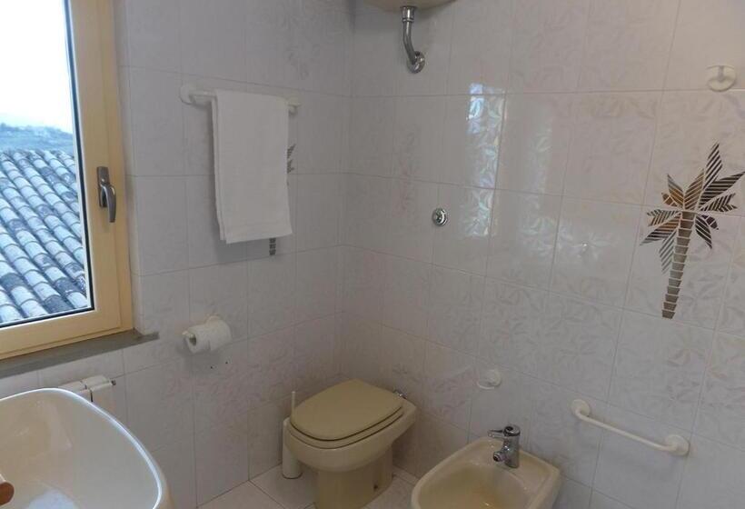 اتاق لوکس سه تخته, Casa Amrita, Yoga B&b