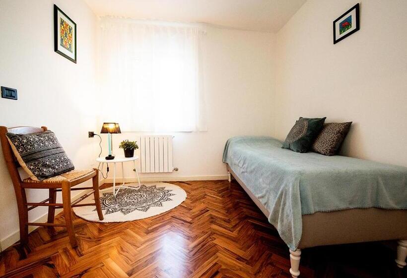 اتاق لوکس سه تخته, Casa Amrita, Yoga B&b