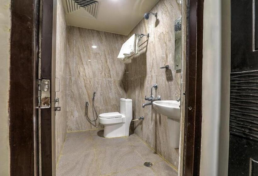 트리플 클래식 룸, Collection O Ulavacharu Hotels