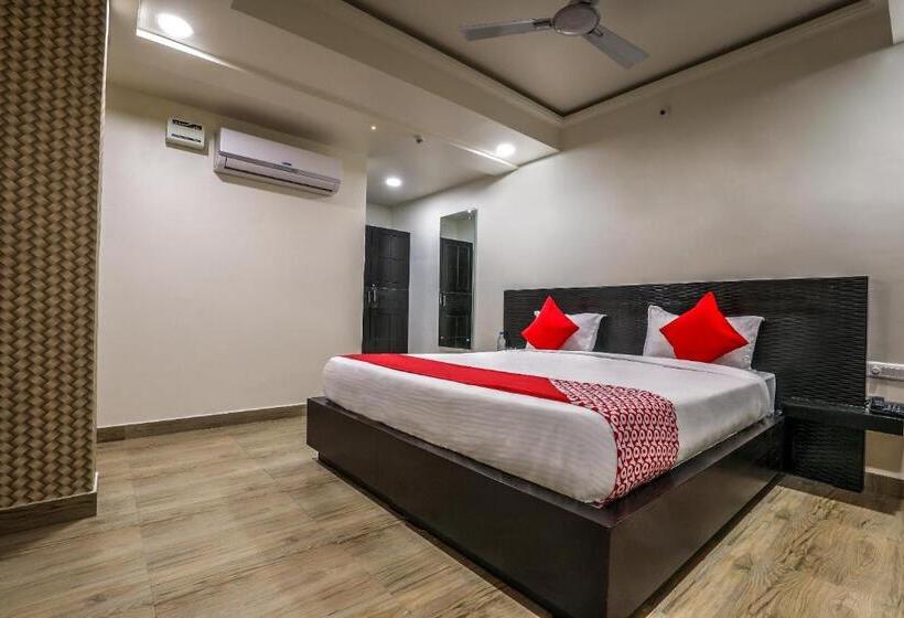 트리플 클래식 룸, Collection O Ulavacharu Hotels