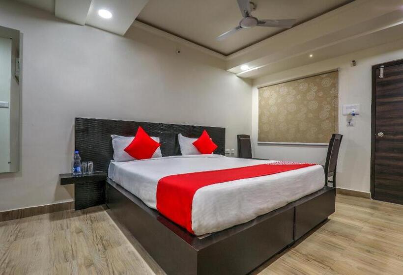 트리플 클래식 룸, Collection O Ulavacharu Hotels