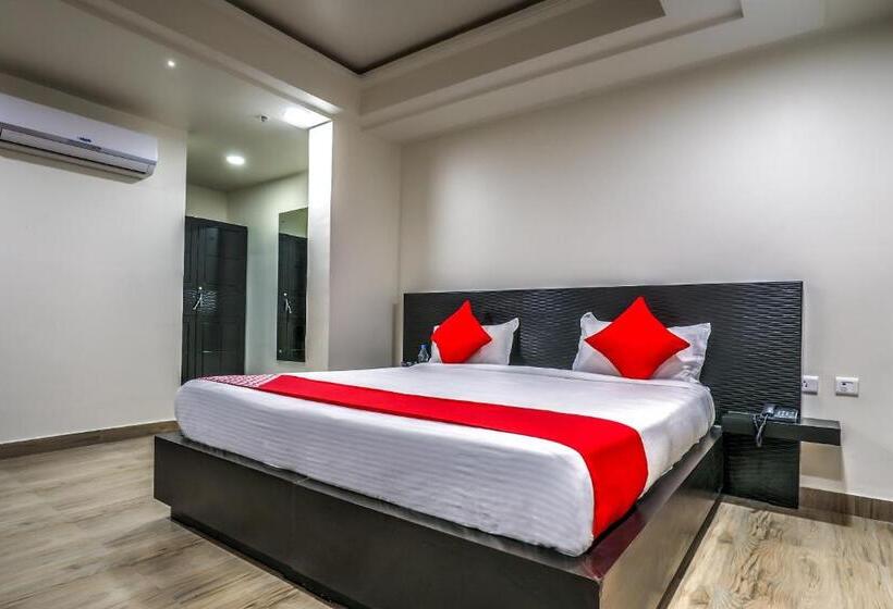 트리플 클래식 룸, Collection O Ulavacharu Hotels