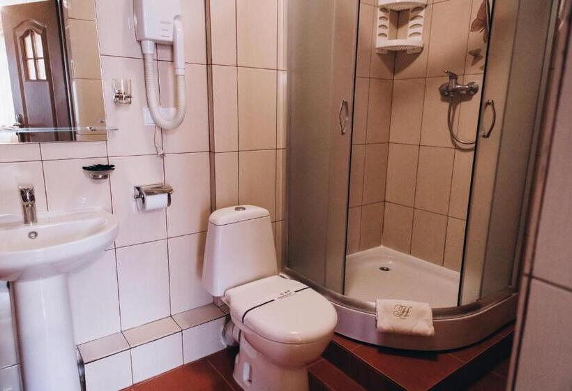 غرفة قياسية رباعية, новий