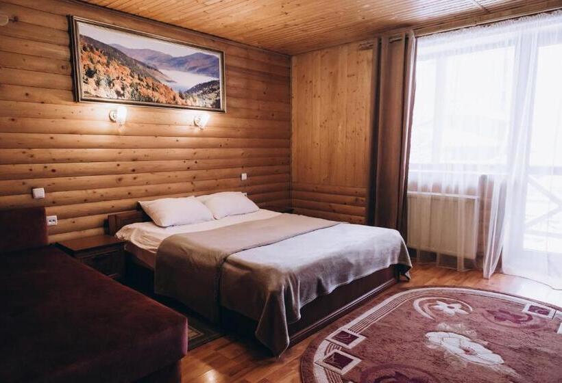 غرفة قياسية ثلاثية, новий