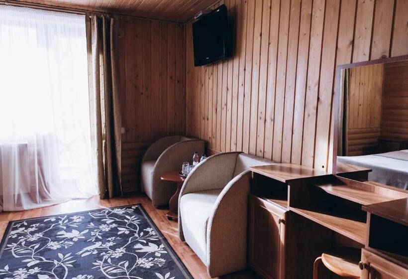 スタンダードトリプルルーム, новий