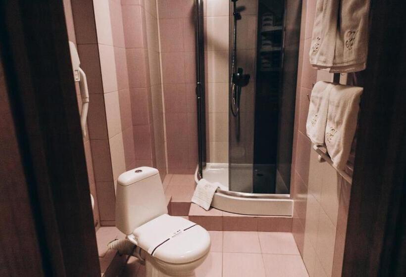 高级三人间, новий