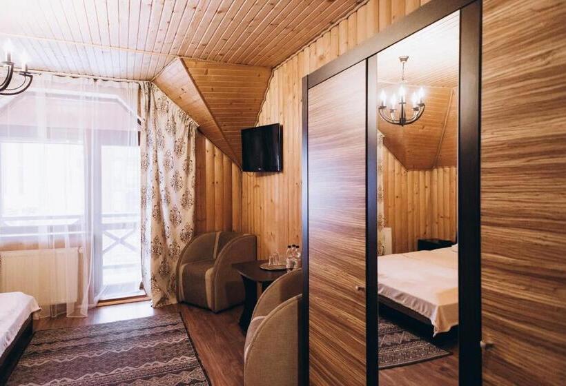 غرفة سوبيريور ثلاثية, новий