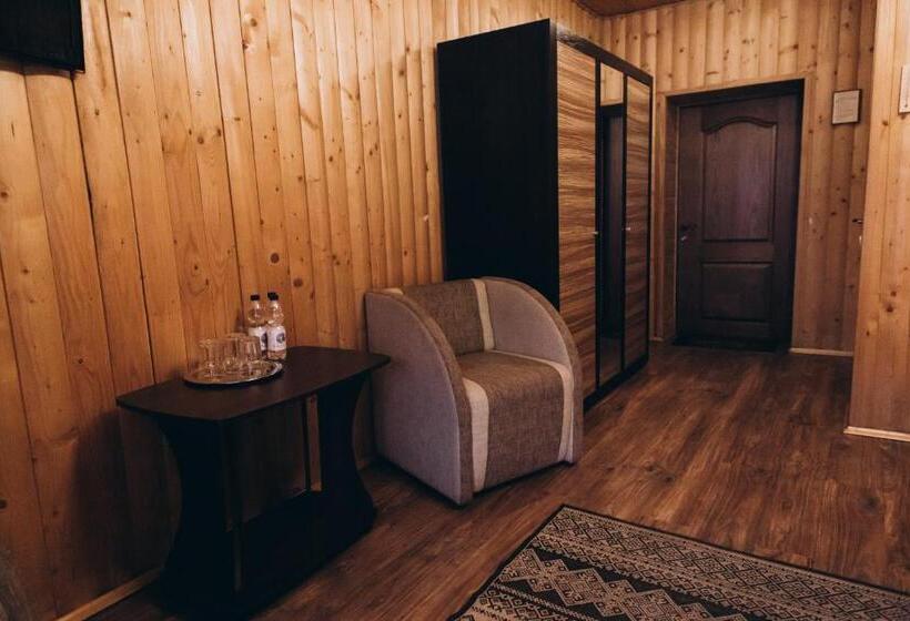 غرفة سوبيريور ثلاثية, новий