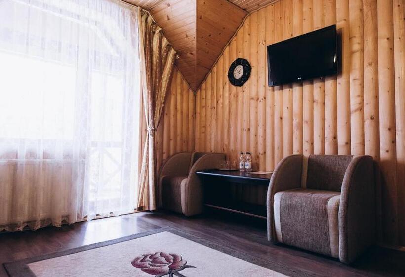 غرفة سوبيريور ثلاثية, новий