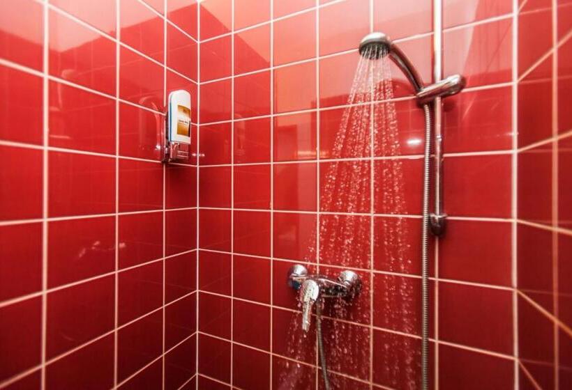 标准间, Adina Kurdějov