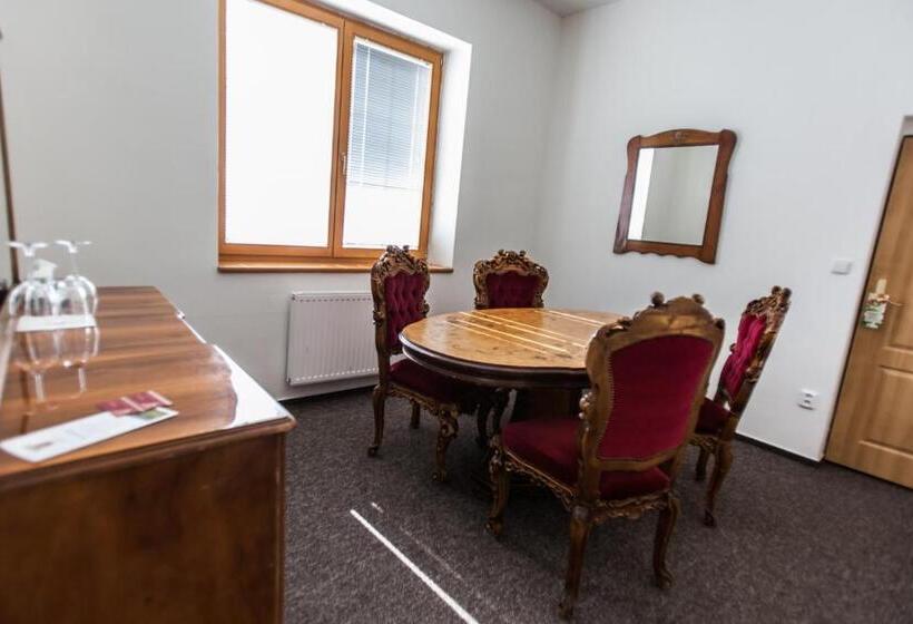 带1个卧室的公寓, Adina Kurdějov