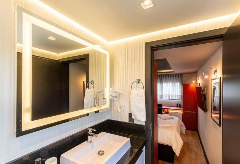 주니어 스위트, Elephant Office Brasil