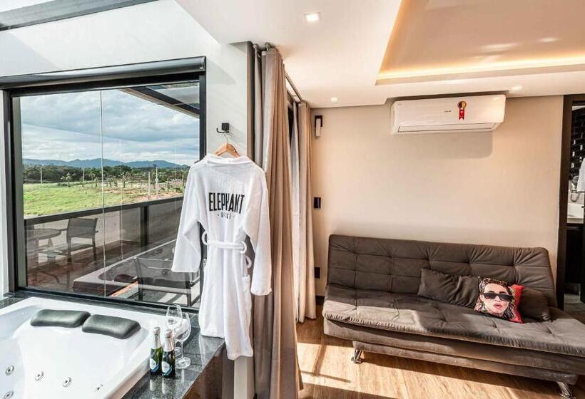 스탠다드 스튜디오, Elephant Office Brasil