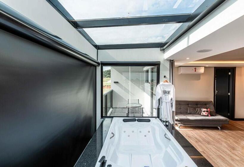 스탠다드 스튜디오, Elephant Office Brasil