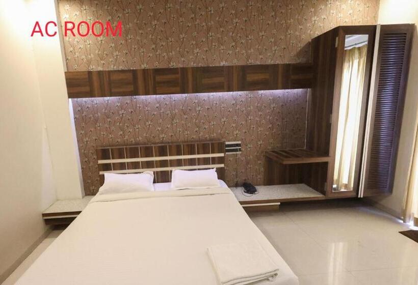 Номер Deluxe, Sharveen Classic Inn