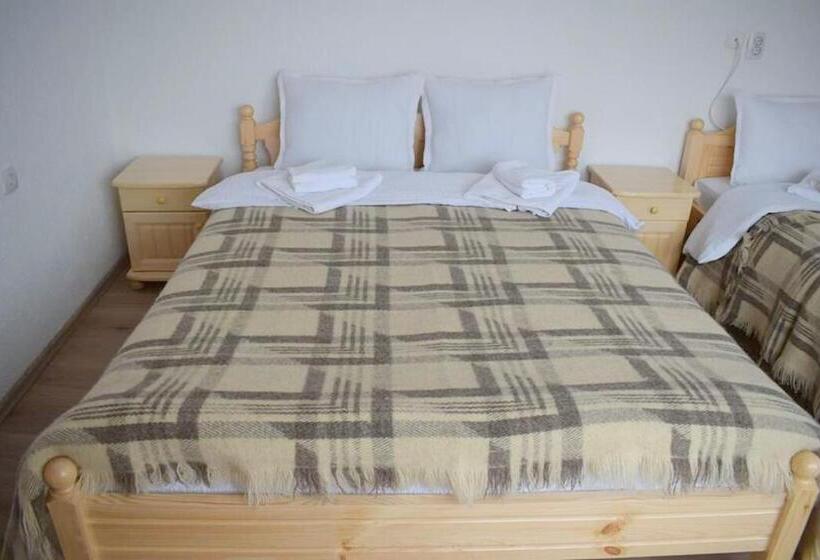 غرفة قياسية رباعية, Guest House Meraklii