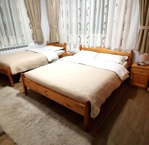 غرفة قياسية ثلاثية مزودة بشرفة, Guest House Meraklii