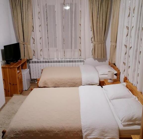 Трехместный Номер Стандарт с Балконом, Guest House Meraklii