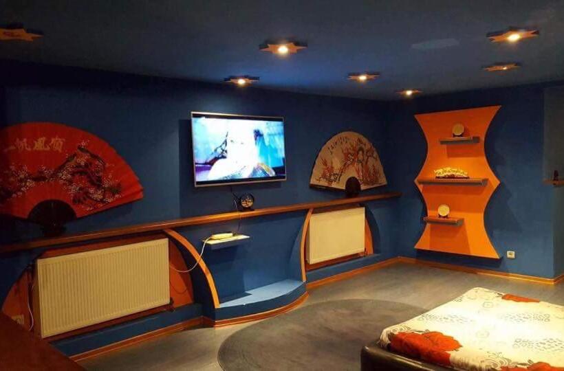 اتاق خانوادگی, Vila Ella