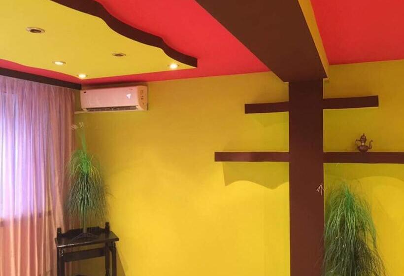 استودیوی لوکس, Vila Ella